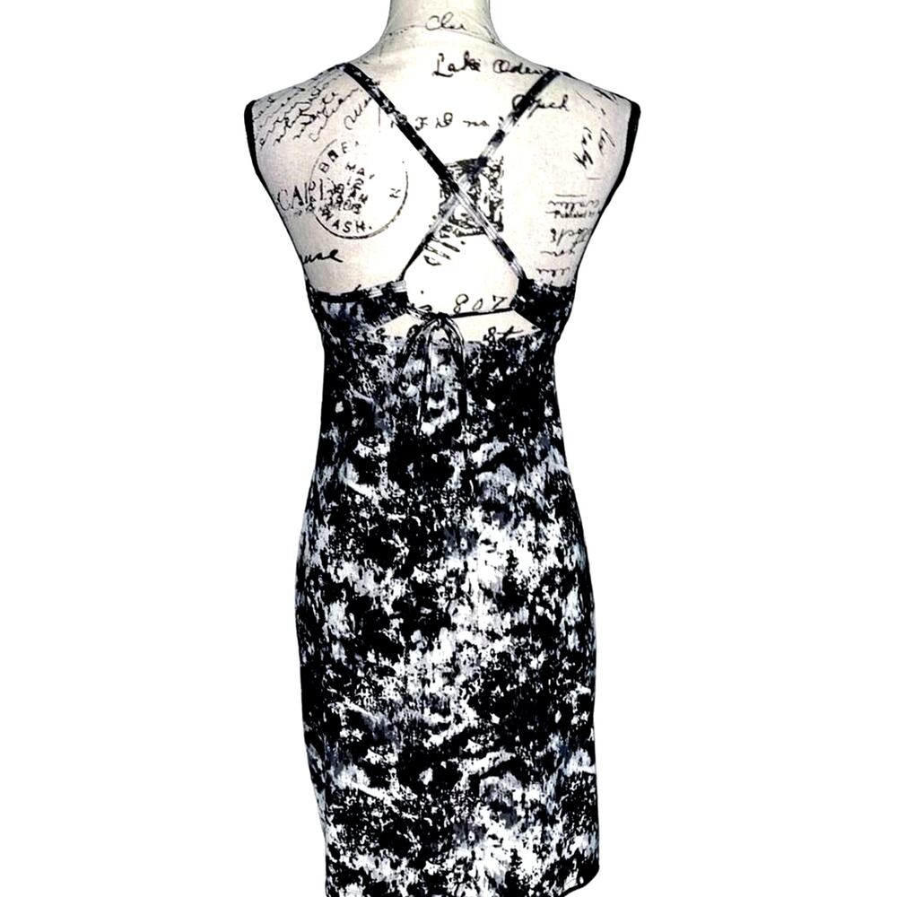 Athleta black & white Zumma halter dress medium - Picture 3 of 5